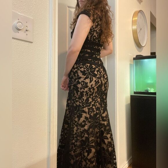 Tadashi Shoji Mesh Floral Lace Mermaid Gown Size 6 Black Tan Maxi Boat Neck - Picture 2 of 6